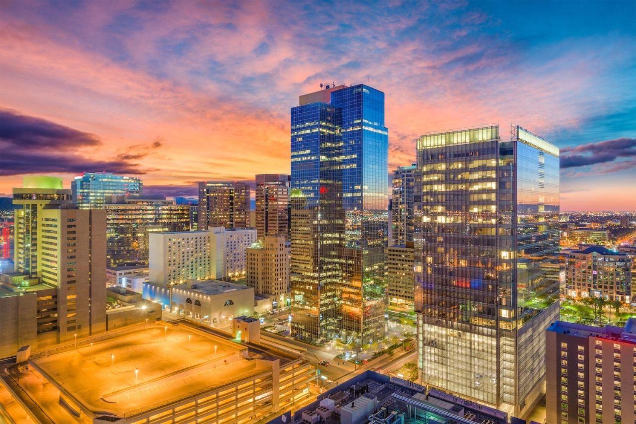 Couples Getaway Highrise Dwntown Phx Skyline Views Apartment Phoenix Exterior photo