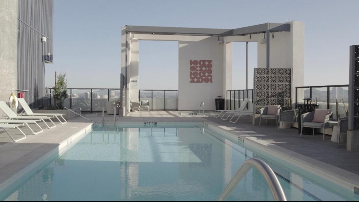 Couples Getaway Highrise Dwntown Phx Skyline Views Apartment Phoenix Exterior photo