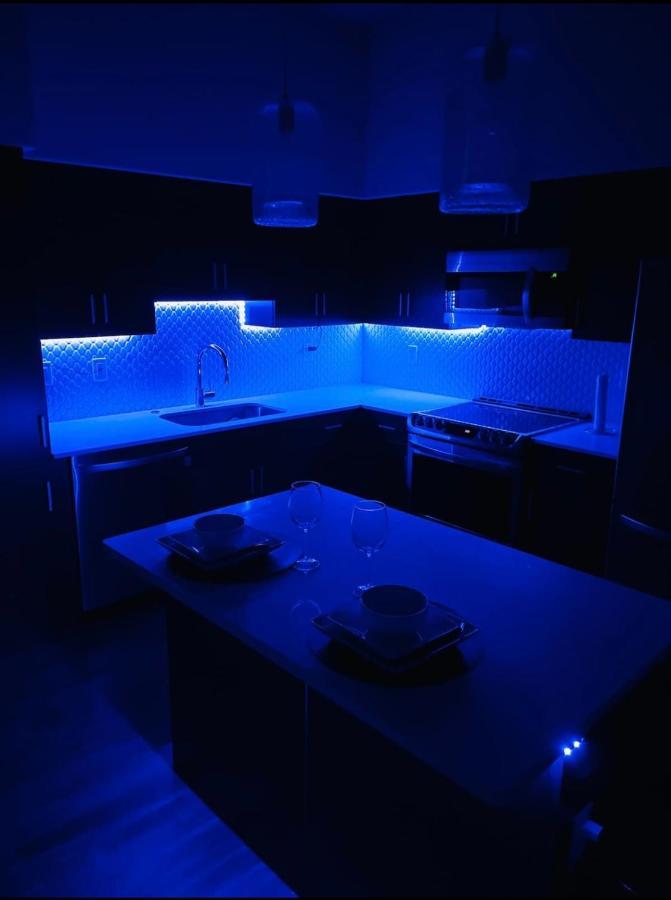 Couples Getaway Highrise Dwntown Phx Skyline Views Apartment Phoenix Exterior photo